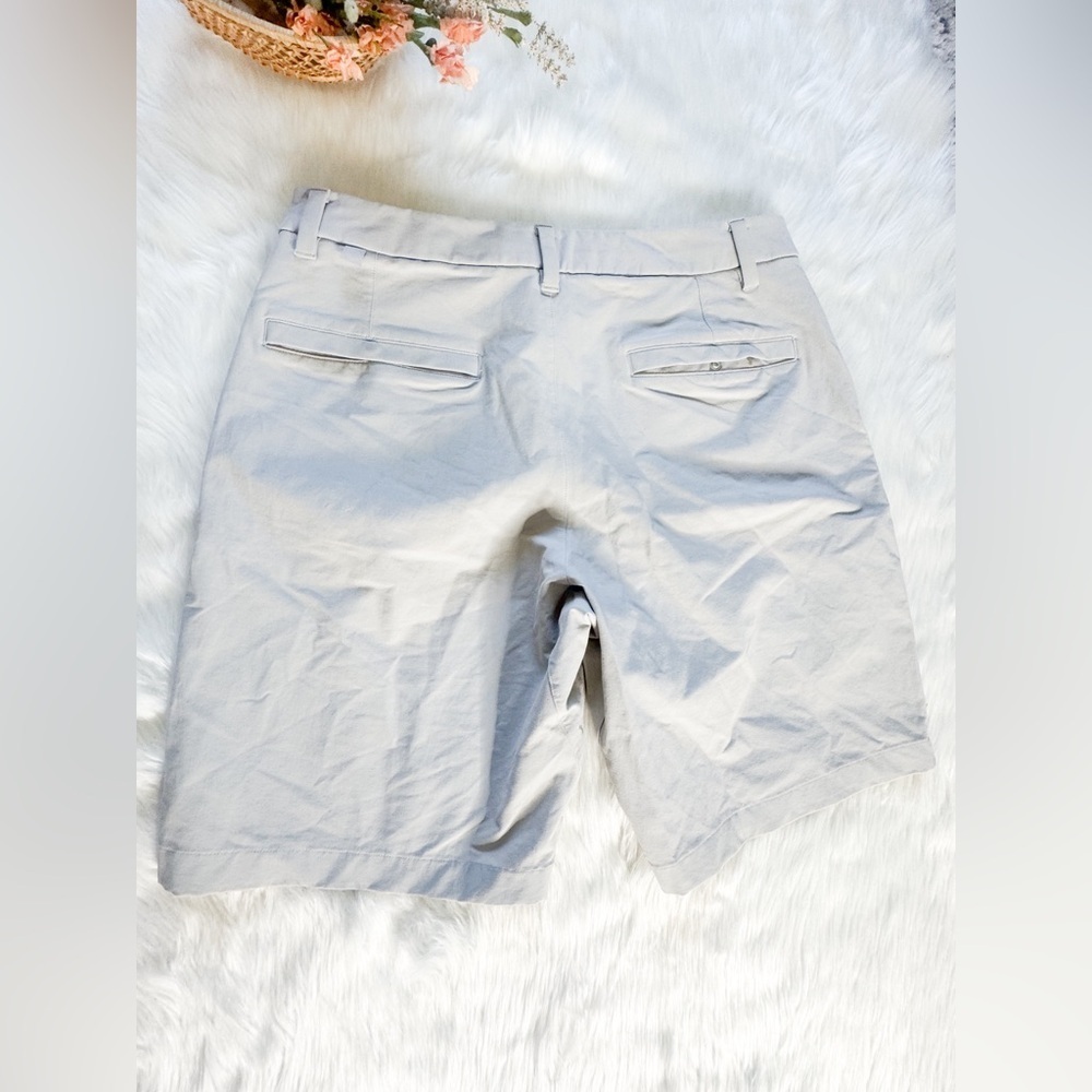 Lululemon men’s tan golf shorts 32 - Picture 2 of 2